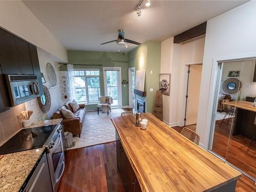 406-1375 Bear Mountain Pkwy, Langford, BC - Indoor Photo Showing Kitchen