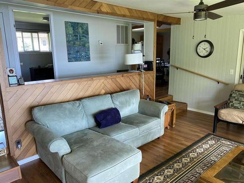 267 Muriel Lake Road, District Of Kenora, ON - Indoor Photo Showing Living Room