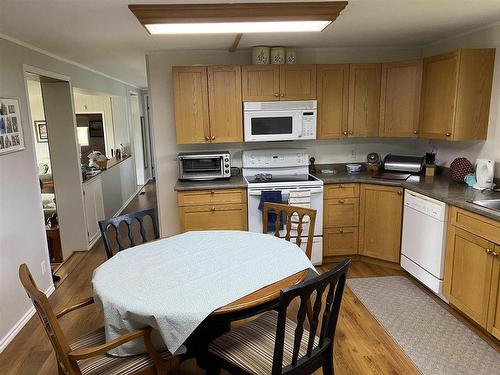 267 Muriel Lake Road, District Of Kenora, ON - Indoor Photo Showing Kitchen
