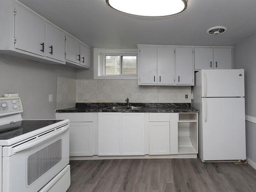 12 Gordon Avenue, Thunder Bay, ON - Indoor Photo Showing Kitchen