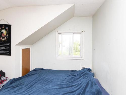 12 Gordon Avenue, Thunder Bay, ON - Indoor Photo Showing Bedroom