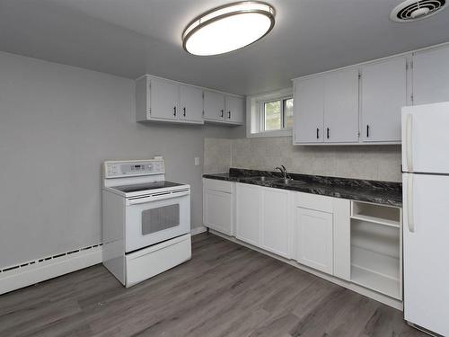 12 Gordon Avenue, Thunder Bay, ON - Indoor Photo Showing Kitchen