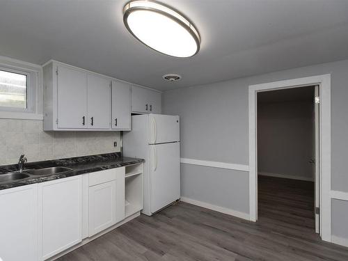 12 Gordon Avenue, Thunder Bay, ON - Indoor Photo Showing Kitchen With Double Sink