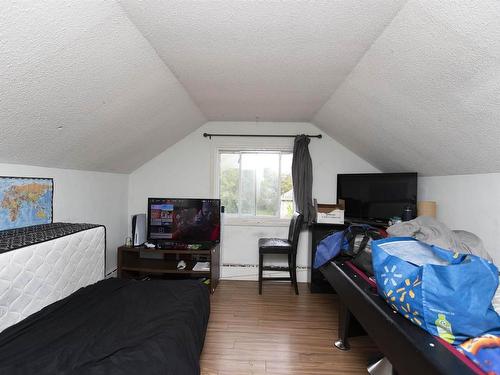 12 Gordon Avenue, Thunder Bay, ON - Indoor Photo Showing Bedroom