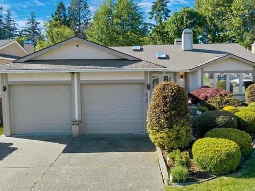 828 Royal Wood Pl, Saanich, BC 