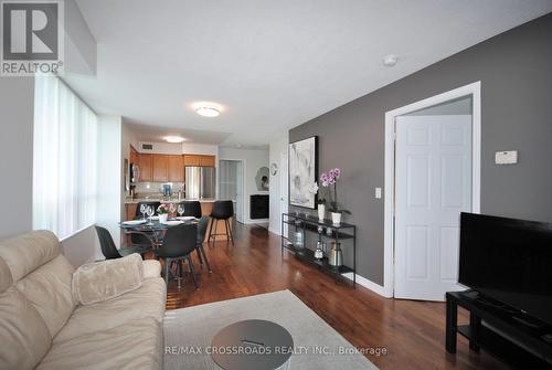 503 - 68 Grangeway Avenue, Toronto, ON - Indoor Photo Showing Living Room