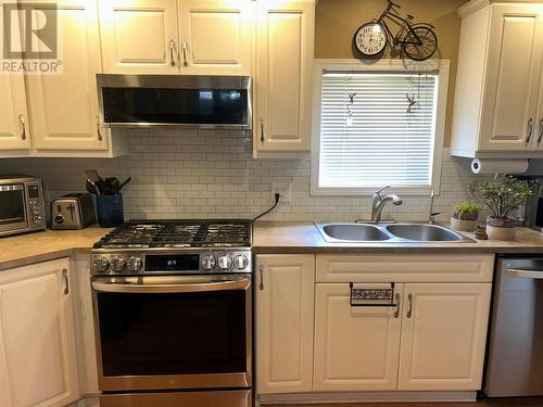 12022 Pretty Road Unit# 39, Lake Country, BC - Indoor Photo Showing Kitchen With Double Sink