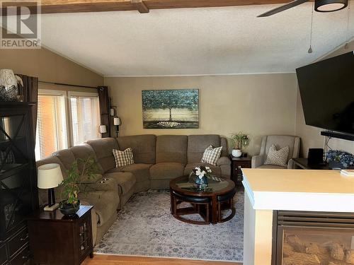 12022 Pretty Road Unit# 39, Lake Country, BC - Indoor Photo Showing Living Room