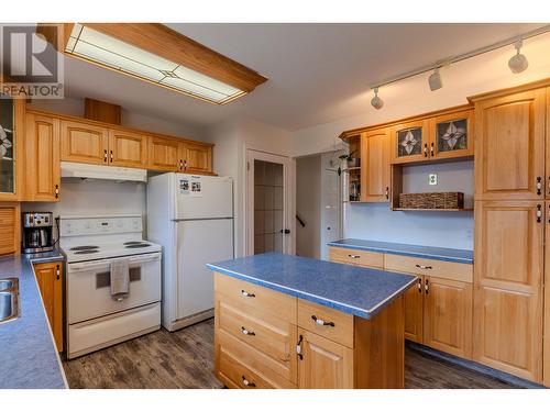 2982 Berwick Drive, Prince George, BC - Indoor Photo Showing Kitchen