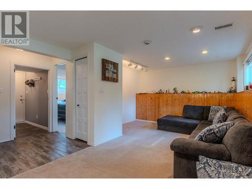 2982 Berwick Drive, Prince George, BC - Indoor Photo Showing Living Room