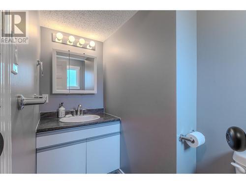 2982 Berwick Drive, Prince George, BC - Indoor Photo Showing Bathroom