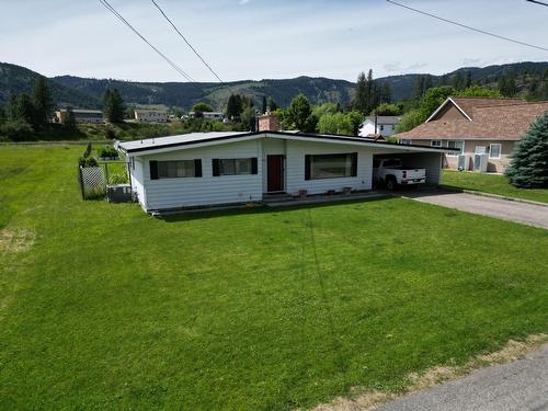 7591 17Th Street, Grand Forks, BC - Outdoor