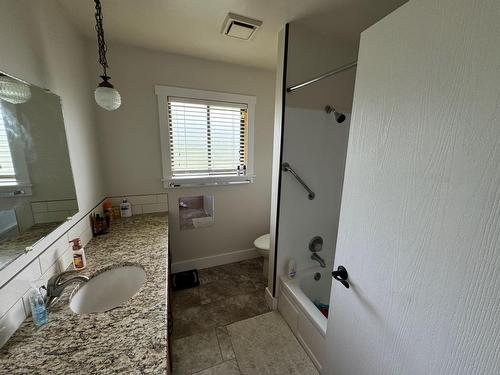 7591 17Th Street, Grand Forks, BC - Indoor Photo Showing Bathroom