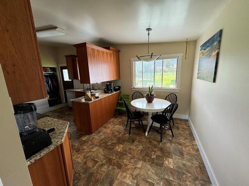 7591 17Th Street, Grand Forks, BC - Indoor Photo Showing Dining Room