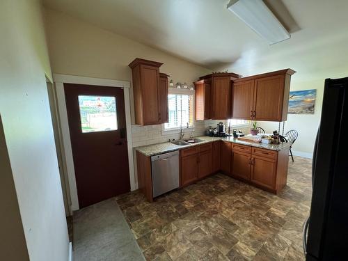 7591 17Th Street, Grand Forks, BC - Indoor Photo Showing Kitchen With Double Sink