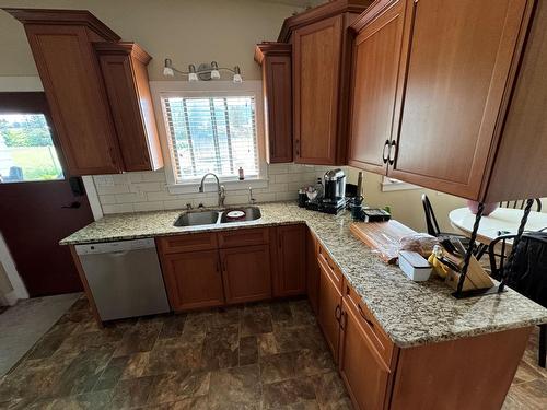 7591 17Th Street, Grand Forks, BC - Indoor Photo Showing Kitchen