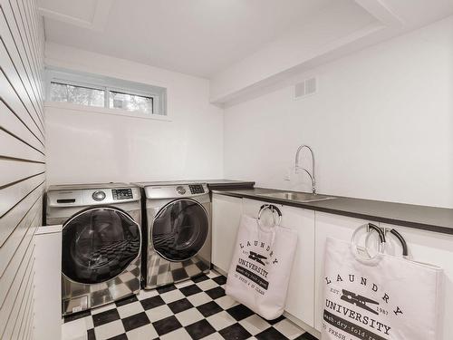 Salle de lavage - 4894 Ch. Mira, Montréal (Côte-Des-Neiges/Notre-Dame-De-Grâce), QC - Indoor Photo Showing Laundry Room