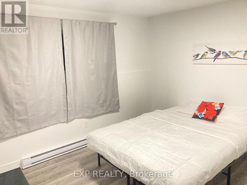38 - 105 Andover Drive, London, ON - Indoor Photo Showing Bedroom