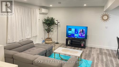 38 - 105 Andover Drive, London, ON - Indoor Photo Showing Living Room