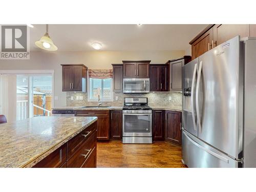 8300 Gallagher Lake Frontage Road Unit# 89, Oliver, BC - Indoor Photo Showing Kitchen With Stainless Steel Kitchen With Double Sink With Upgraded Kitchen