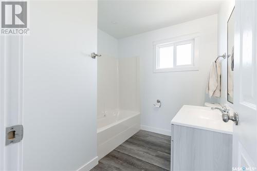 E 303 1St Street E, Delisle, SK - Indoor Photo Showing Bathroom