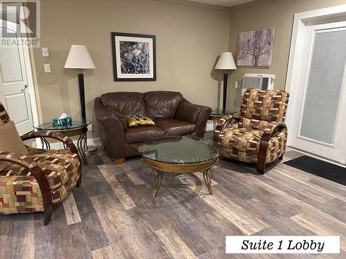 73 Taren Drive, Clearwater, BC - Indoor Photo Showing Living Room