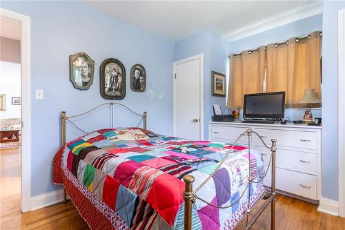 219 Price Avenue, Welland, ON - Indoor Photo Showing Bedroom