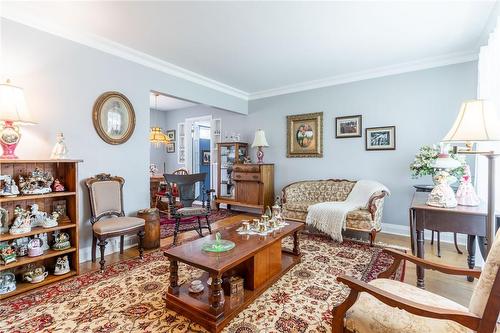 219 Price Avenue, Welland, ON - Indoor Photo Showing Living Room