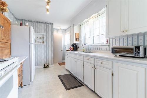 219 Price Avenue, Welland, ON - Indoor Photo Showing Kitchen With Double Sink