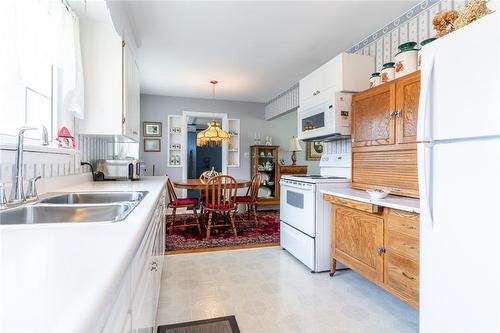 219 Price Avenue, Welland, ON - Indoor Photo Showing Kitchen With Double Sink