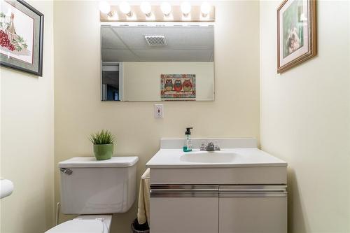 219 Price Avenue, Welland, ON - Indoor Photo Showing Bathroom