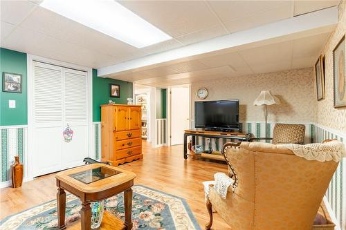 219 Price Avenue, Welland, ON - Indoor Photo Showing Living Room
