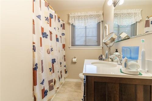 219 Price Avenue, Welland, ON - Indoor Photo Showing Bathroom
