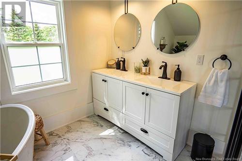 1174 Route 105, Douglas, NB - Indoor Photo Showing Bathroom