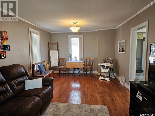 428 Fairford Street E, Moose Jaw, SK - Indoor Photo Showing Living Room