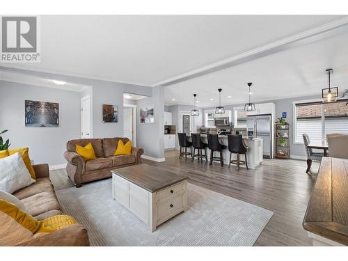 9020 Jim Bailey Road Unit# 33A, Kelowna, BC - Indoor Photo Showing Living Room