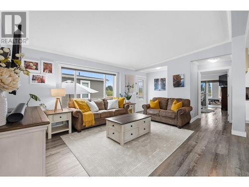 9020 Jim Bailey Road Unit# 33A, Kelowna, BC - Indoor Photo Showing Living Room