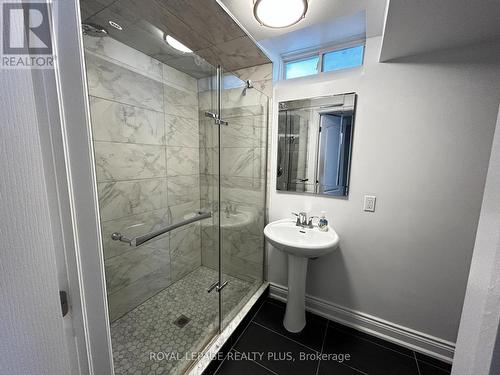 Ll - 1070 Gorham Way, Milton, ON - Indoor Photo Showing Bathroom