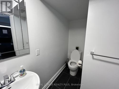 Ll - 1070 Gorham Way, Milton, ON - Indoor Photo Showing Bathroom