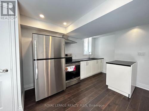 Ll - 1070 Gorham Way, Milton, ON - Indoor Photo Showing Kitchen With Stainless Steel Kitchen