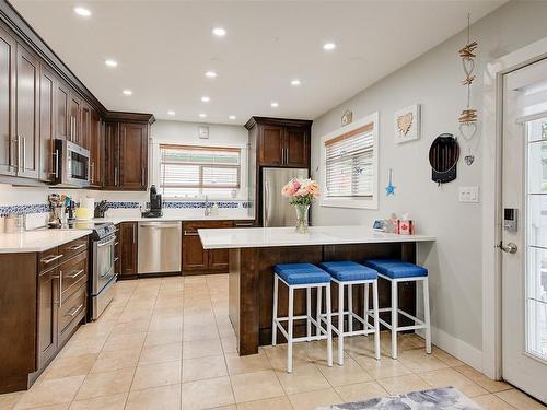 1881 Ethel Street, Kelowna, BC - Indoor Photo Showing Kitchen With Upgraded Kitchen