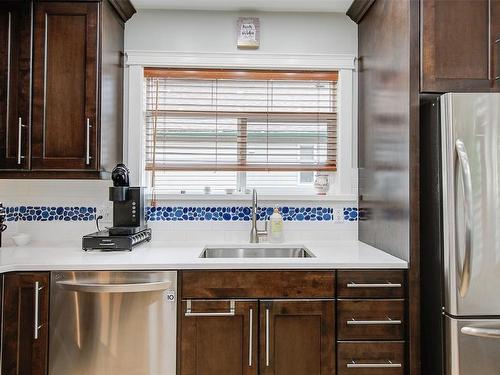 1881 Ethel Street, Kelowna, BC - Indoor Photo Showing Kitchen With Stainless Steel Kitchen With Upgraded Kitchen