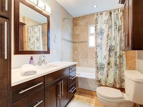 1881 Ethel Street, Kelowna, BC - Indoor Photo Showing Bathroom