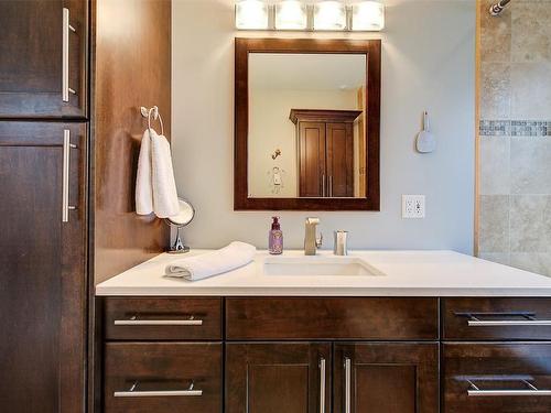 1881 Ethel Street, Kelowna, BC - Indoor Photo Showing Bathroom