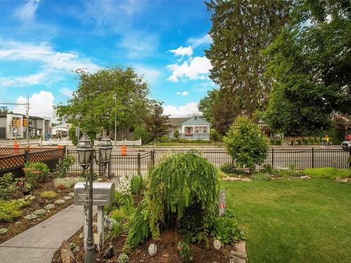 1881 Ethel Street, Kelowna, BC - Outdoor With Deck Patio Veranda