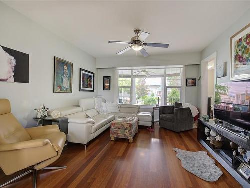 1881 Ethel Street, Kelowna, BC - Indoor Photo Showing Living Room