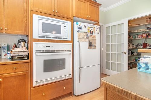 344-665 Cook Road, Kelowna, BC - Indoor Photo Showing Kitchen