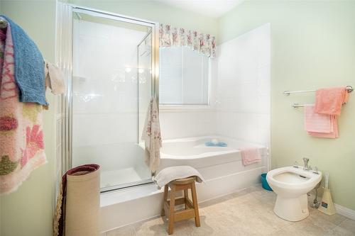 344-665 Cook Road, Kelowna, BC - Indoor Photo Showing Bathroom