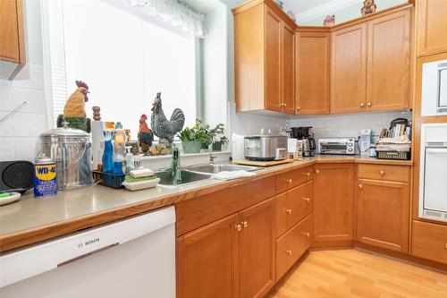 344-665 Cook Road, Kelowna, BC - Indoor Photo Showing Kitchen With Double Sink