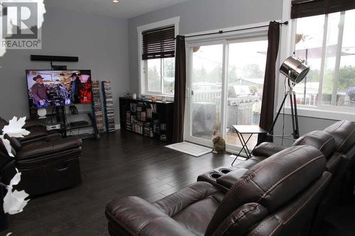 8616 74 Street, Fort St. John, BC - Indoor Photo Showing Living Room